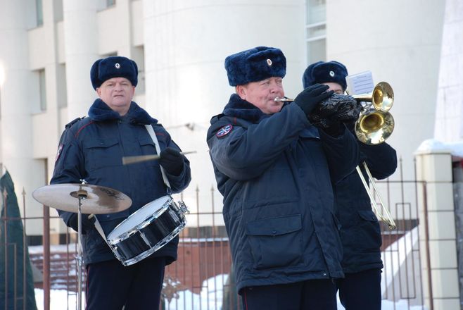 Оркестр нижегородской полиции сделал музыкальный подарок женщинам (ФОТО, ВИДЕО) - фото 26